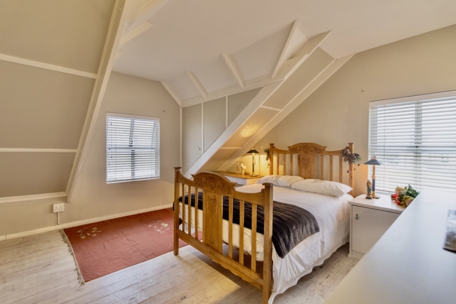 5 Bedroom Property for Sale in Grotto Bay Western Cape